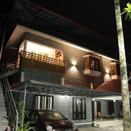 Anandam Stays - Premium 3Bhk Plush Homestay, Vaikom Near Kumarakom Exteriör bild