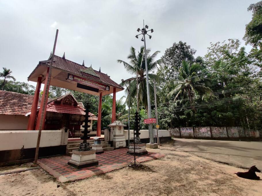 Anandam Stays - Premium 3Bhk Plush Homestay, Vaikom Near Kumarakom Exteriör bild