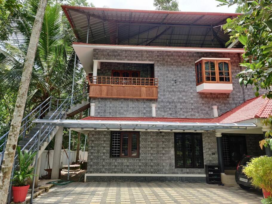 Anandam Stays - Premium 3Bhk Plush Homestay, Vaikom Near Kumarakom Exteriör bild