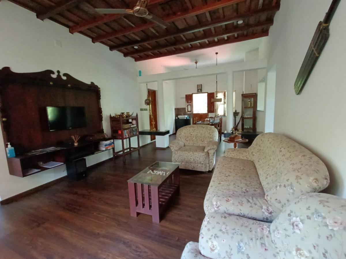 Anandam Stays - Premium 3Bhk Plush Homestay, Vaikom Near Kumarakom Exteriör bild